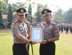 Kapolres Jombang Berikan Penghargaan kepada Personel Berprestasi, Tegaskan Komitmen Zero Miras dan Kesiapan Pengamanan Muktamar NU ke-35
