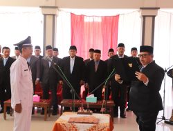 Bupati Warsubi Lantik Pusoko Jadi Kades Antar Waktu Sumberteguh, Tekankan Amanah dan Transparansi Pengelolaan Anggaran Desa